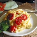Macaroni met kaas en tomaat