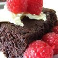 Driedubbele chocolade brownies met nootjes