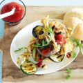 Mediterrane burger met ketchup