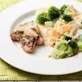 Broccoli met amandelen en kaassaus
