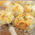 Geurige knoflook broodbolletjes met kaas
