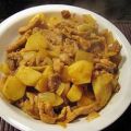 Curry van varkensvlees en aardappel