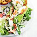 Salade met avocado en caesardressing