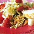 Maaltijdsalade met brie en aardbeien