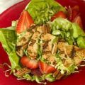 Salade met gegrilde kip en fruit