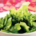 Broccoli en peultjes met hoisinsaus