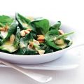 Lauwwarme spinaziesalade met mosterddressing