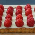 Witte chocolademoussetaart met frambozen