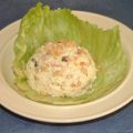 Appel, pindas, rozijnen salade op bedje van[...]