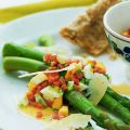 Groene asperges met boerenham en oude kaas