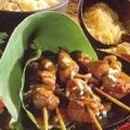 Sate babi met pindasaus