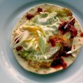 Tortilla's met gebakken Ei en Sambal-Honing saus