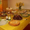BOTERKOEK MET RUM, CUSTARD EN PIJNBOOMPITTEN