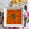 Ezogelin çorbası (Turkse soep met linzen en[...]