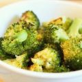 Geroosterde broccoli met knoflook en citroen