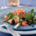 Salade met jumbogarnalen, avocado en waterkers