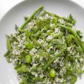 Lauwwarme lente salade met rijst, groene bonen[...]