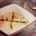 Pudding van kleefrijstmeel en rozijnen