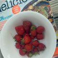Fout zomertoetje met aardbeien