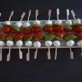 Spiesjes mozzarella, basilicum, kerstomaat