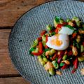 tuinbonen, puntpaprika en serranoham met een[...]