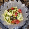 Gemarineerde tomatensla met courgettes en munt