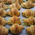 Croissantjes met spinazie, feta en mozarella