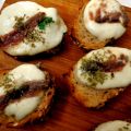 Napolitaanse crostini met mozzarella