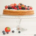 Taart van sloffendeeg met zomerfruit