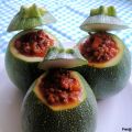 Gevulde bolcourgettes met bolognesaus