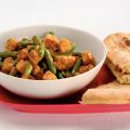 Sperziebonencurry met naanbrood