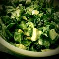 Salade met gerookte kip, avocado en cranberry's