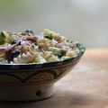 Pastasalade met tonijn, komkommer en bieslook