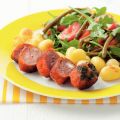 Boomstammetje met tomaten-bonensalade