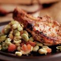 Gegrilde karbonades met tuinbonen