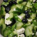 Komkommersalade met blauwe bessen, koriander en[...]