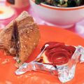 Gegrilde witte kaas met knoflookbrood