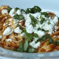 Pasta met geroosterde paprika en feta