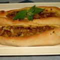 Kiymali ekmek (Turkse gehakt broodje)