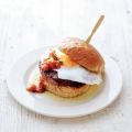Eiburger met tomatenrelish