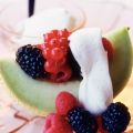 Meloen met rood fruit en vanilleroom