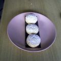 Romige gevulde koekjes met aardbei