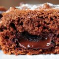 Warm chocoladecakeje met gesmolten hart