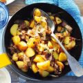 Gebakken aardappelen met spek en ui