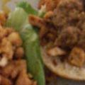 Pitabrood met kip en pindasaus