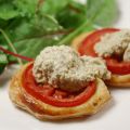 Tomatentaartjes met groene olijven-crème[...]