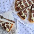 Karameltaart met chocoladelaag en harde bodem