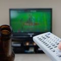 6 redenen waarom minder tv-kijken je geld[...]