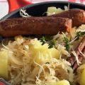 Zuurkoolstoof met lamsworstjes