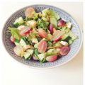 Salade van oude geitenkaas en druiven